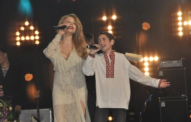 Тина Кароль спела в опере с Ромчиком Сасанчиным