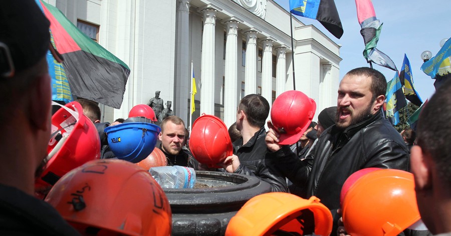 Киев митингует второй день: шахтеры хотят зарплаты, а энергетики - повышения тарифов