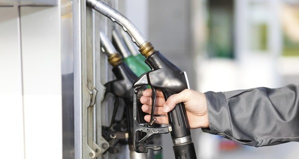 Украинцы продолжают экономить на бензине