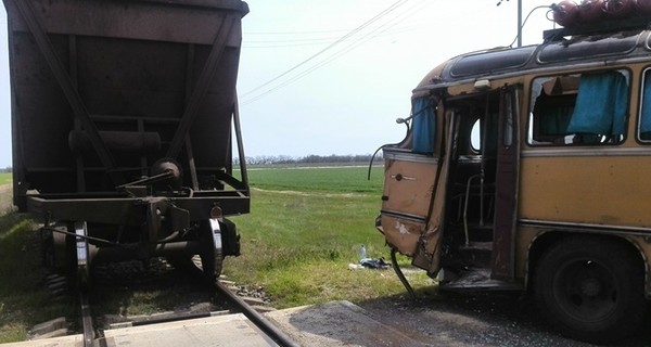 Увеличилось количество пострадавших от столкновения автобуса с поездом на Херсонщине