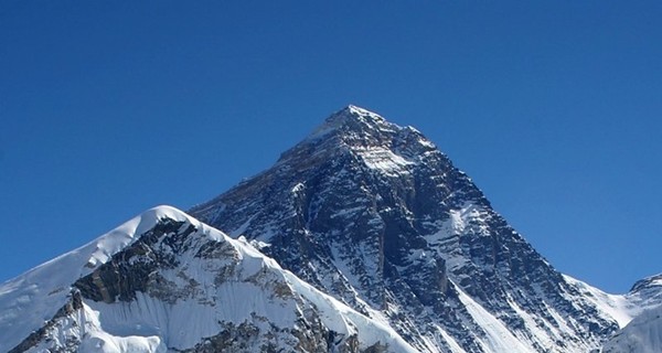На Эвересте спасли альпинистов, пострадавших от землетрясения в Непале