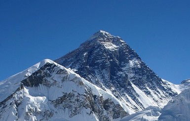 На Эвересте спасли альпинистов, пострадавших от землетрясения в Непале