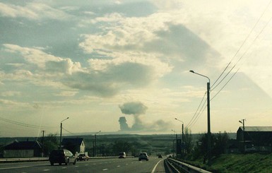 На учениях в Ростовской области взорвались боеприпасы, начался крупный пожар