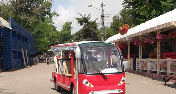 Во Львове туристов будут возить на электрокарах
