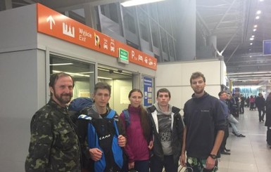 Первые пятеро украинцев из Непала прибыли в Варшаву