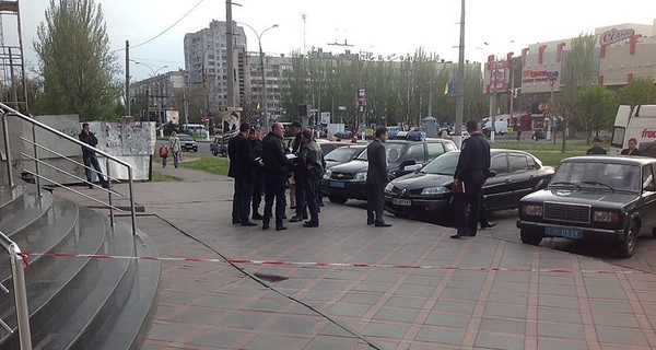 В Николаеве при выходе из банка подстрелили и ограбили женщину и охранника