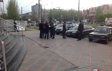 В Николаеве при выходе из банка подстрелили и ограбили женщину и охранника