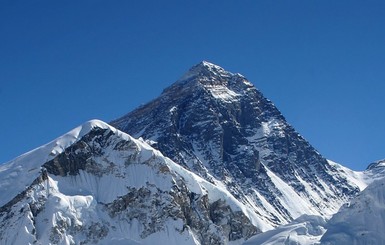 Землетрясение в Непале сделало Эверест ниже