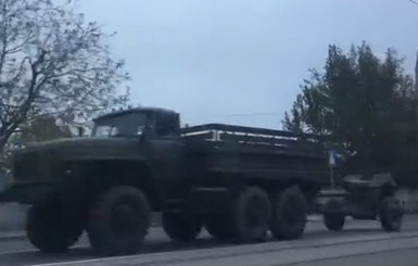 СМИ сняли, как по Донецку везли запрещенное оружие