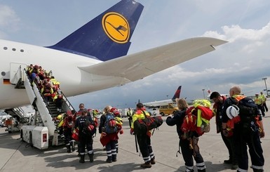 Самолет с эвакуированными из Непала украинцами отправился в Баку