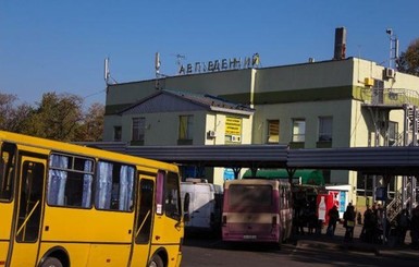 Из-за обстрелов остановилось автобусное сообщение между Украиной и 