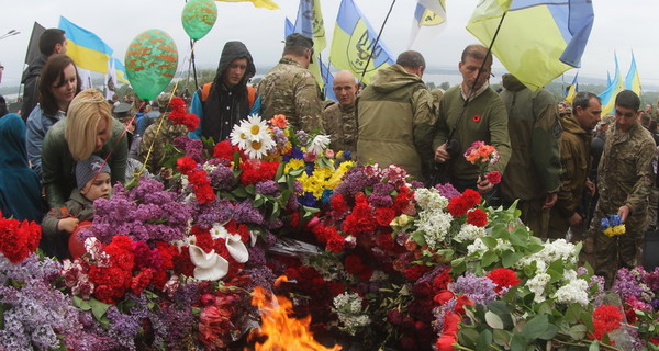 В Днепропетровске прошли колонны добровольческих батальонов