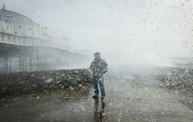 Шутки природы: тайфун в Филиппинах, Челябинск в снегу и США в ожидании шторма