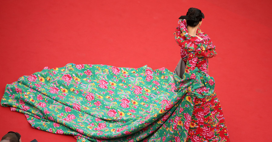 Китаянка Виэнн Чжан удивила колоритным образом на Каннском фестивале