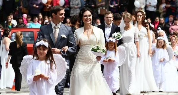 В Харькове установили рекорд по количеству одновременно брачующихся