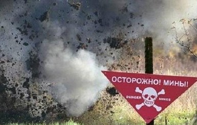Москаль: по дороге в Троицкое взорвался автомобиль с военными и волонтерами