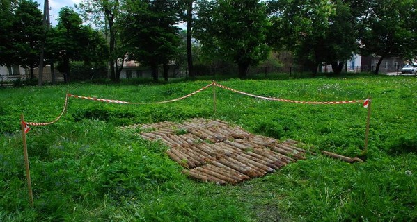 Во Львове на территории школы обнаружили 122 артиллерийских снаряда