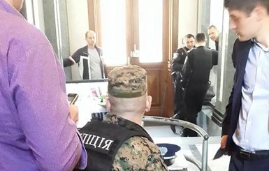 Горсовет Тернополя заблокировали: МВД задерживает заместителя мэра