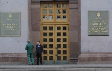 Киевские депутаты и Кличко похвастаются своими вышиванками
