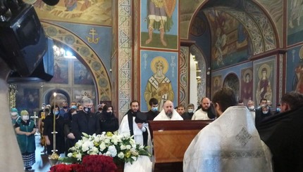 В Свято-Михайловском монастыре проходит панахида по отцу Порошенко
