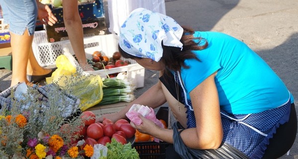 В Киеве будут торговать недорогой клубникой и свежими овощами
