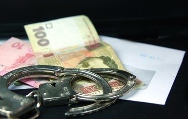 В Днепропетровске поймали налоговика на взятке 2,2 миллиона