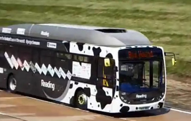 Автобус на навозе бьет все скоростные рекорды