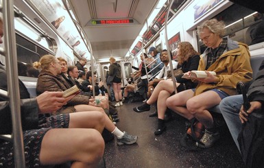 Жителям Нью-Йорка запретили широко раздвигать ноги в метро