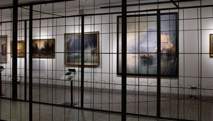 Искусство за решеткой: в Музее Гончара открылась выставка картин Порошенко