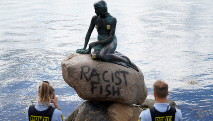 Статуя Русалочки в Копенгагене 