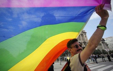 Во время марша геям грозят повестками