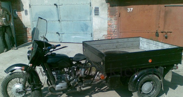 На Львовщине мотоциклист протащил пассажира 150 метров по дороге