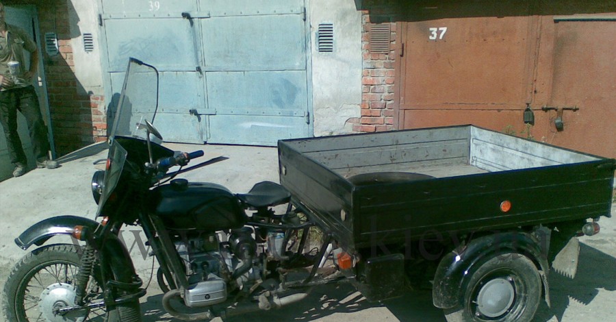На Львовщине мотоциклист протащил пассажира 150 метров по дороге