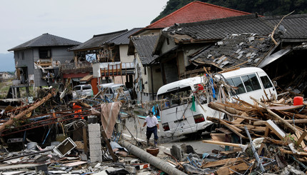 Удар стихи: в Японии из-за наводнений и оползней погибли более 60 человек