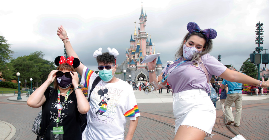 Объятия временно запрещены: парижский Disneyland возобновил работу после карантина