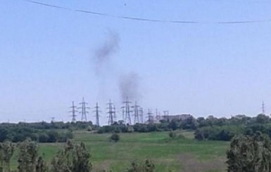 Донецк подпрыгнул от сильного взрыва: над городом виден столб дыма