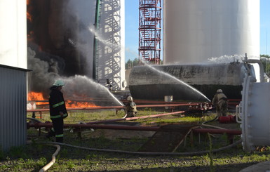 Тела погибших во время пожара на нефтебазе эвакуированы  