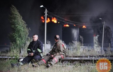 СМИ: Во время пожара на нефтебазе погибли 30 спасателей