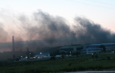 На Волыни горел завод, дым от пожара заполонил Нововолынск