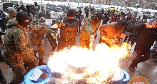 Суд закрыл дело за поджог шин перед Киевсоветом