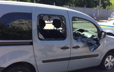 В Центре Киева милиция со стрельбой пыталась остановить микроавтобус