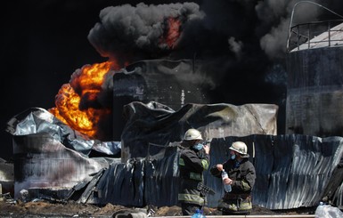 Пожар на нефтебазе под Васильковом добрался до Киева: где самый грязный воздух
