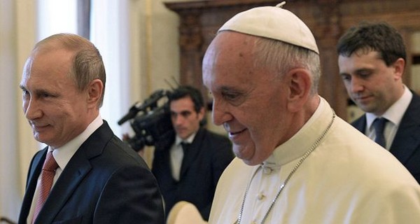 Путин попросил Папу Римского о встрече и опоздал  
