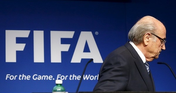 ФИФА ответила на резолюцию Европарламента: Блаттер уйдет, когда решит сам