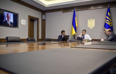 Порошенко поблагодарил Байдена за санкции против России
