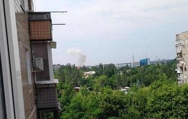 В Донецке снова что-то взорвалось – по небу летают обрывки стекловаты