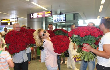 Анонимный поклонник подарил киевлянке 1001 розу