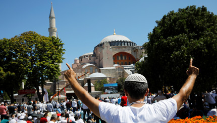 На первую за 86 лет молитву в Святой Софии собрались тысячи мусульман