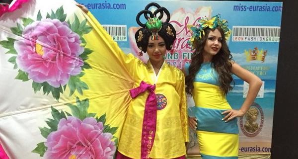Кукловод из Днепропетровска покорила зрителей на Евразийском конкурсе красоты