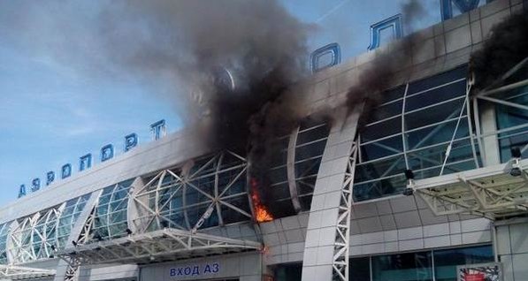 В РФ из-за пожара в аэропорту эвакуировали сотни пассажиров 